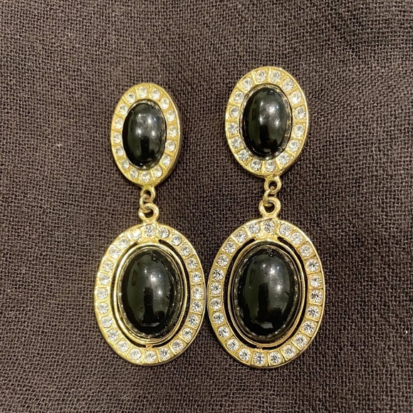Pretty earrings, black and Gold color. - Picture 1 of 2